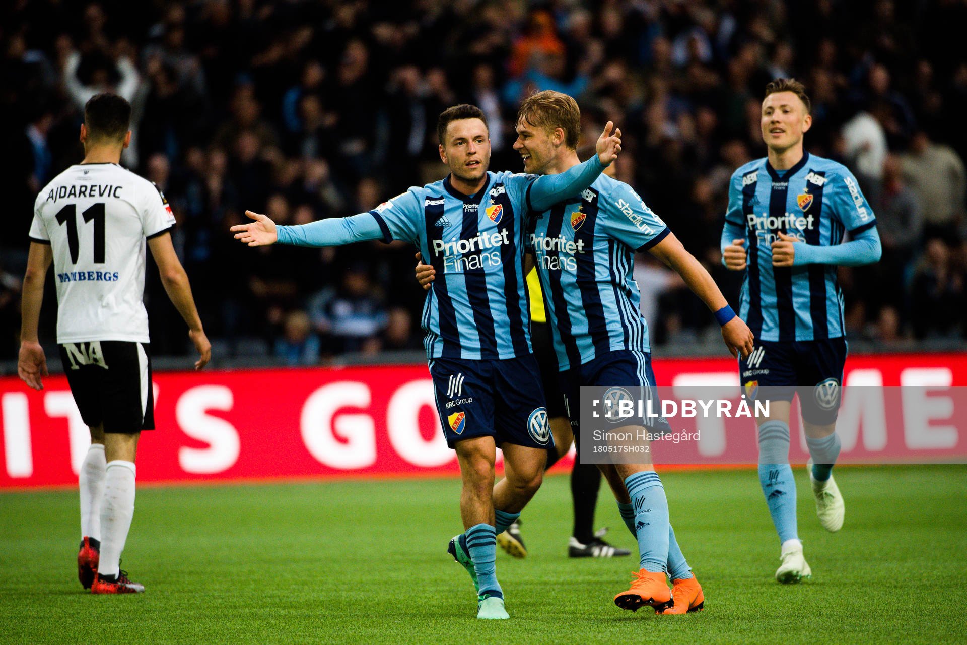 Djurgårdens Kerim Mrabti och Felix Beijmo jublar