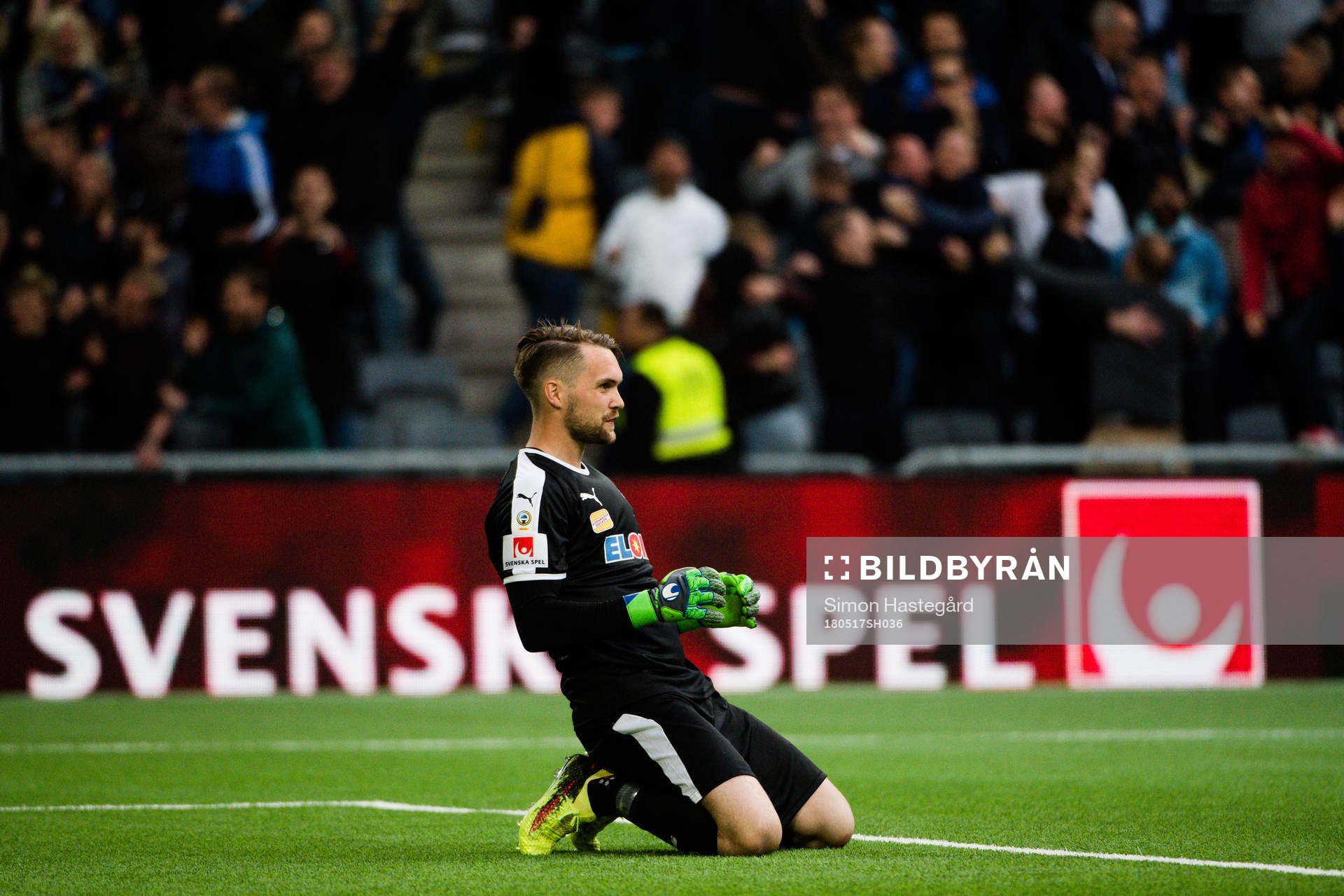 Örebros målvakt Oscar Jansson deppar