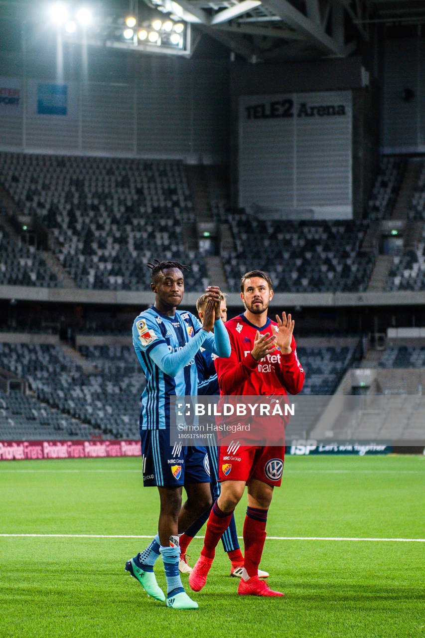 Djurgårdens Philana Tinotenda Kadewere och målvakt Tommi Vaiho jublar efter fotbollsmatchen i Allsvenskan mellan Djurgården och Örebro den 17 maj 2018 i Stockholm.