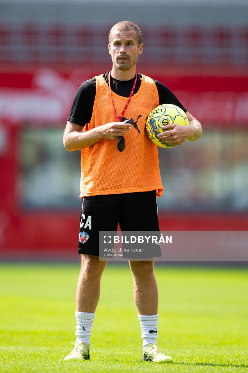 Helsingborgs assisterande tränare Christofer Andersson under fotbollsträning med Helsingborg den 28 maj 2018 Helsingborg.
