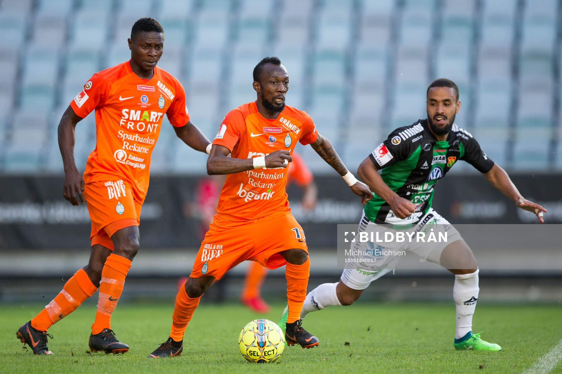 AFC Eskilstunas Ibrahim Bali Toure mot GAIS Junes Barny under fotbollsmatchen i Superettan mellan Gais och AFC Eskilstuna den 18 maj 2018 i Göteborg.