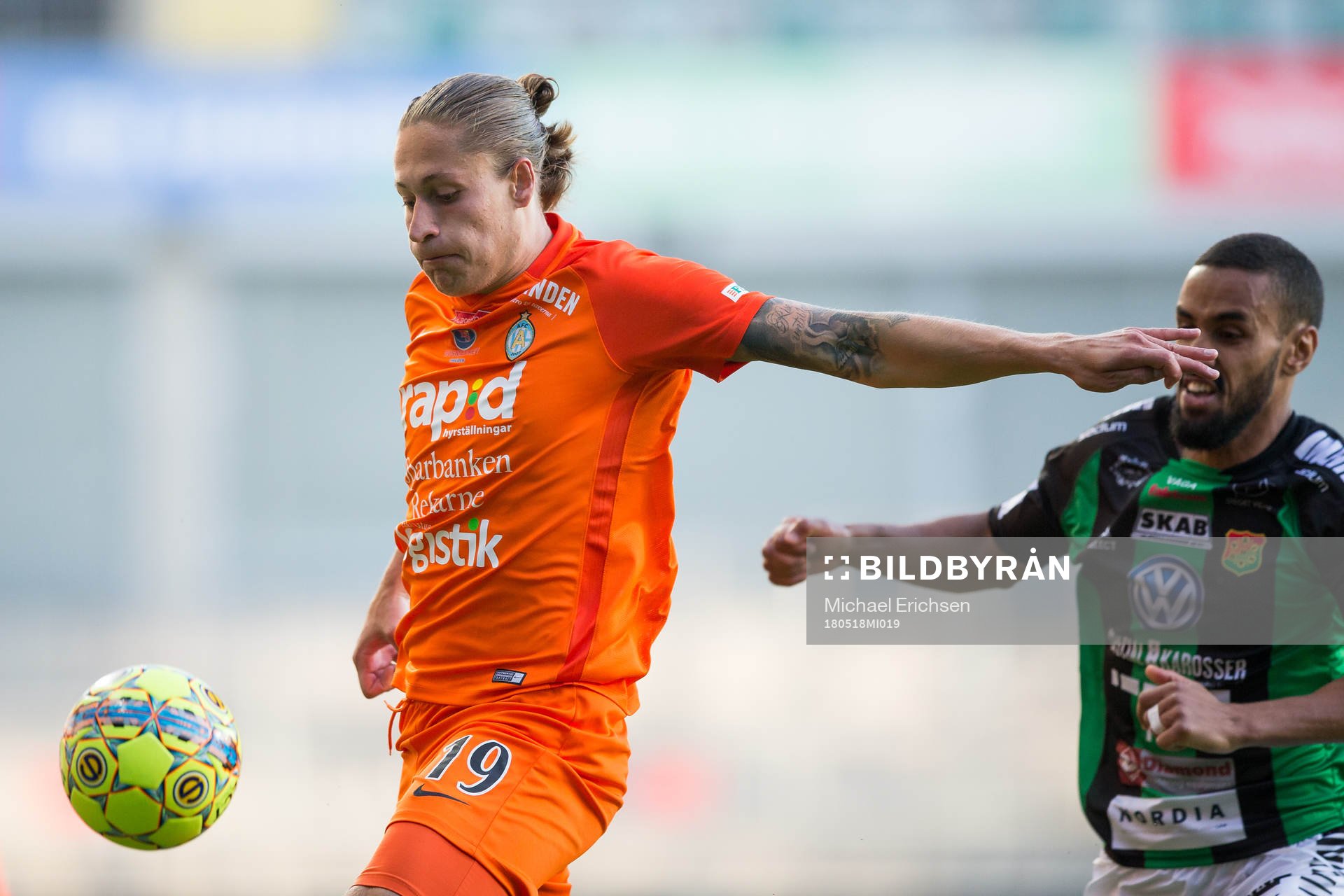 AFC Eskilstunas Felix Michel före GAIS Junes Barny under fotbollsmatchen i Superettan mellan Gais och AFC Eskilstuna den 18 maj 2018 i Göteborg.