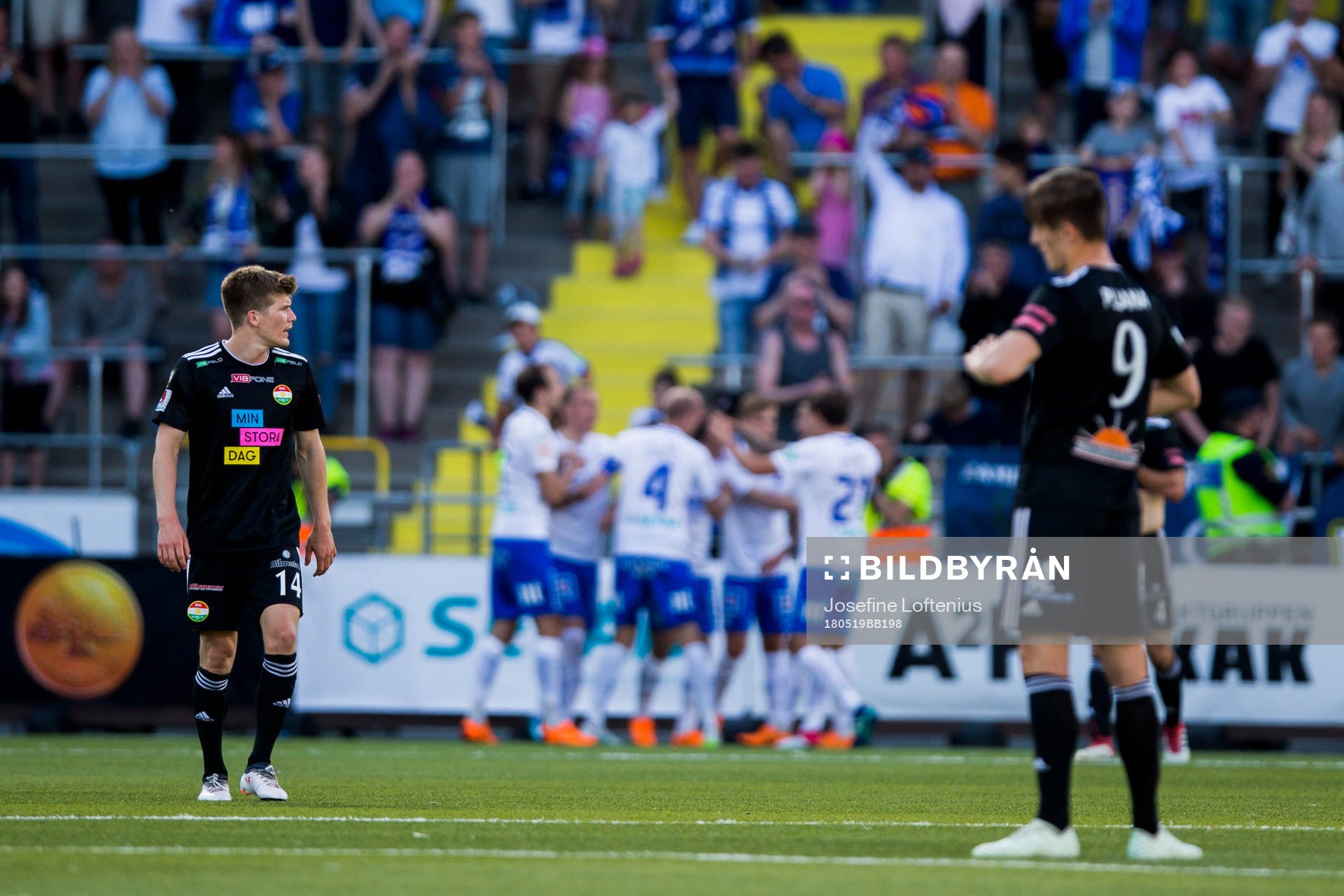 Dalkurds Oliver Berg och Leonard Pllana deppar