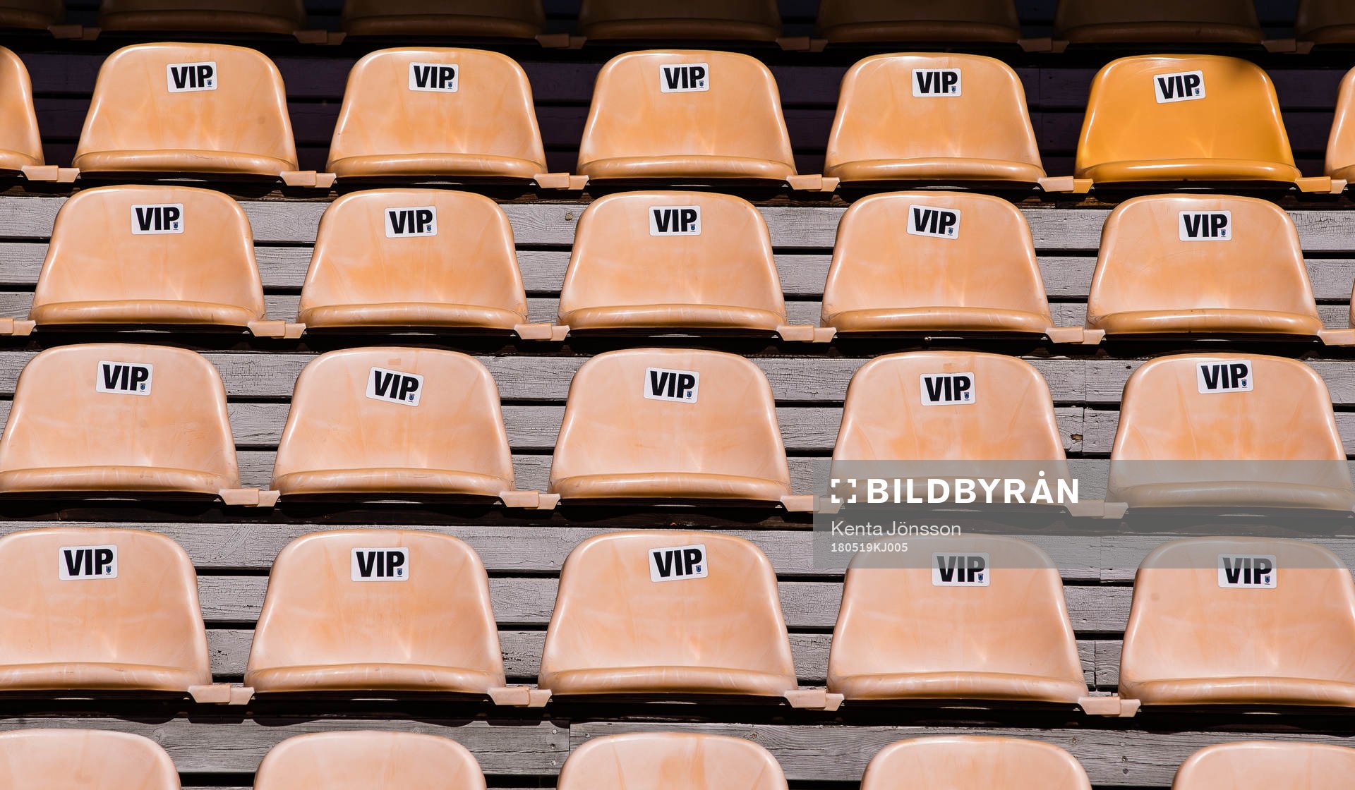 Tomma stolar på VIP-avdelningen på Studenternas läktare