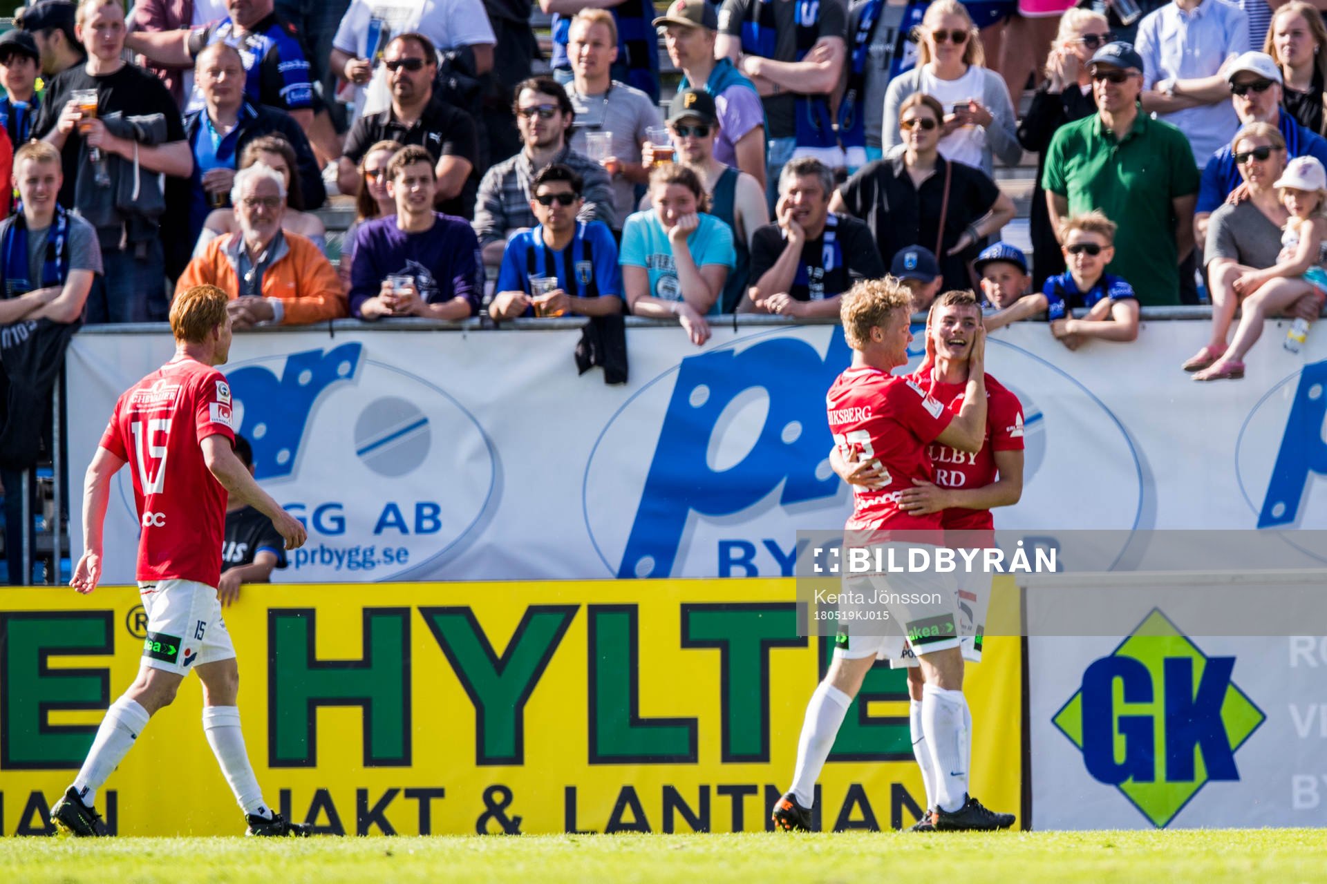 Trelleborgs Felix Hörberg jublar med Freddie Brorsson