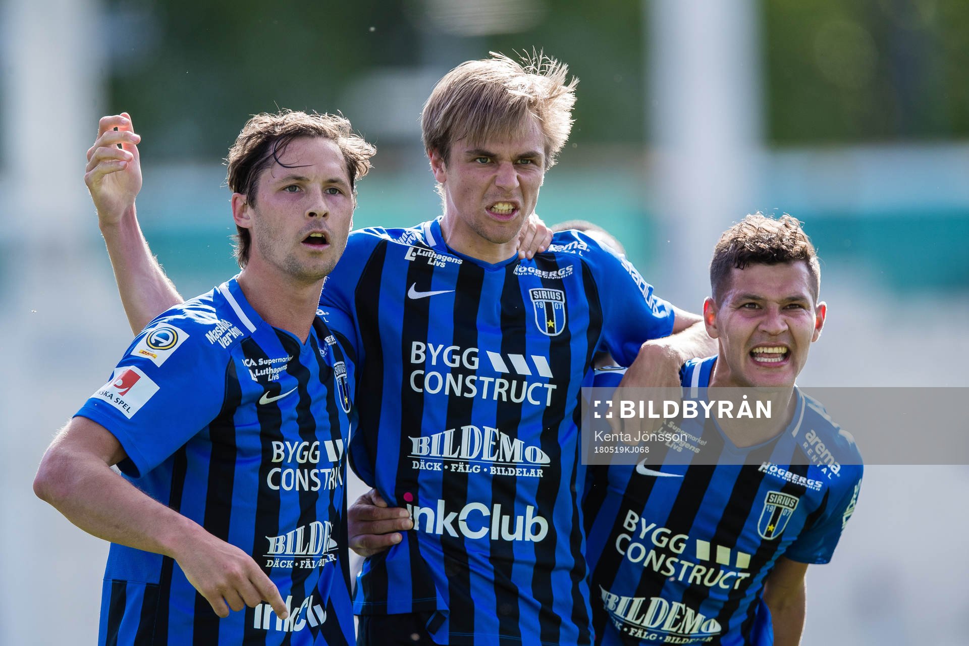 Sirius Oscar Pehrsson (m) jublar med Philip Haglund (v) och