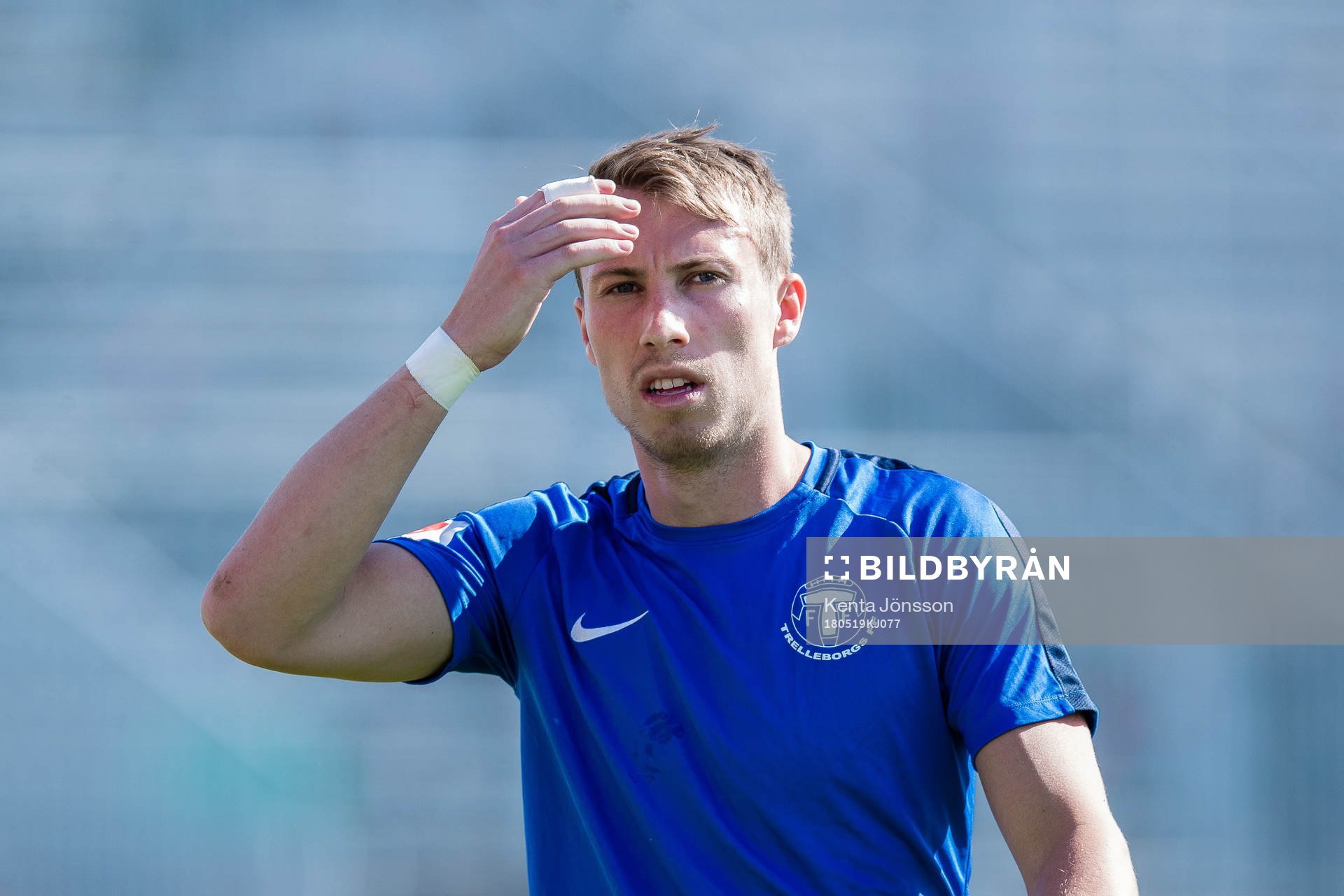Trelleborgs målvakt Dennis Petersson innan fotbollsmatchen