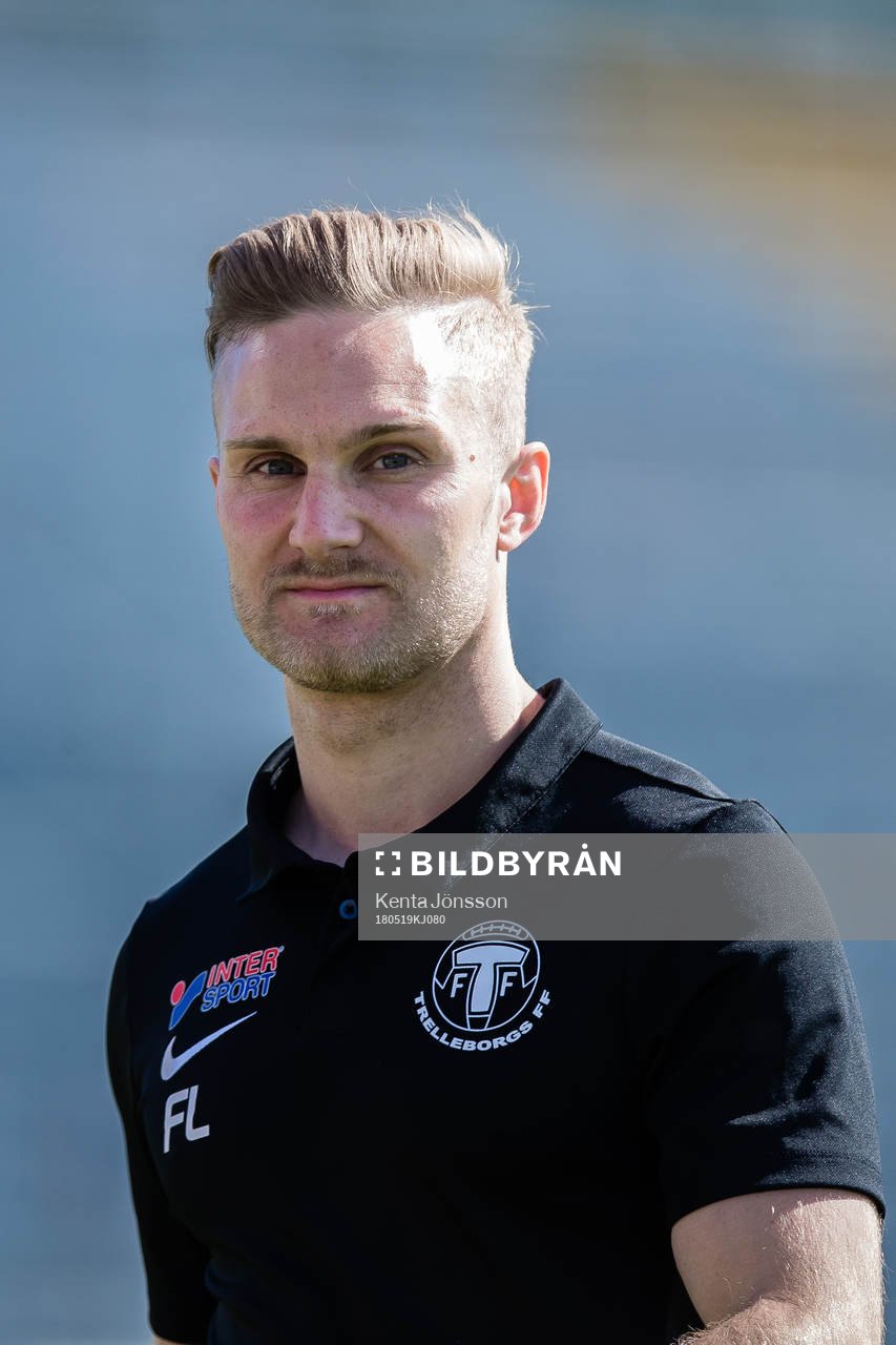 Trelleborgs läkare Filip Lundgård innan fotbollsmatchen i