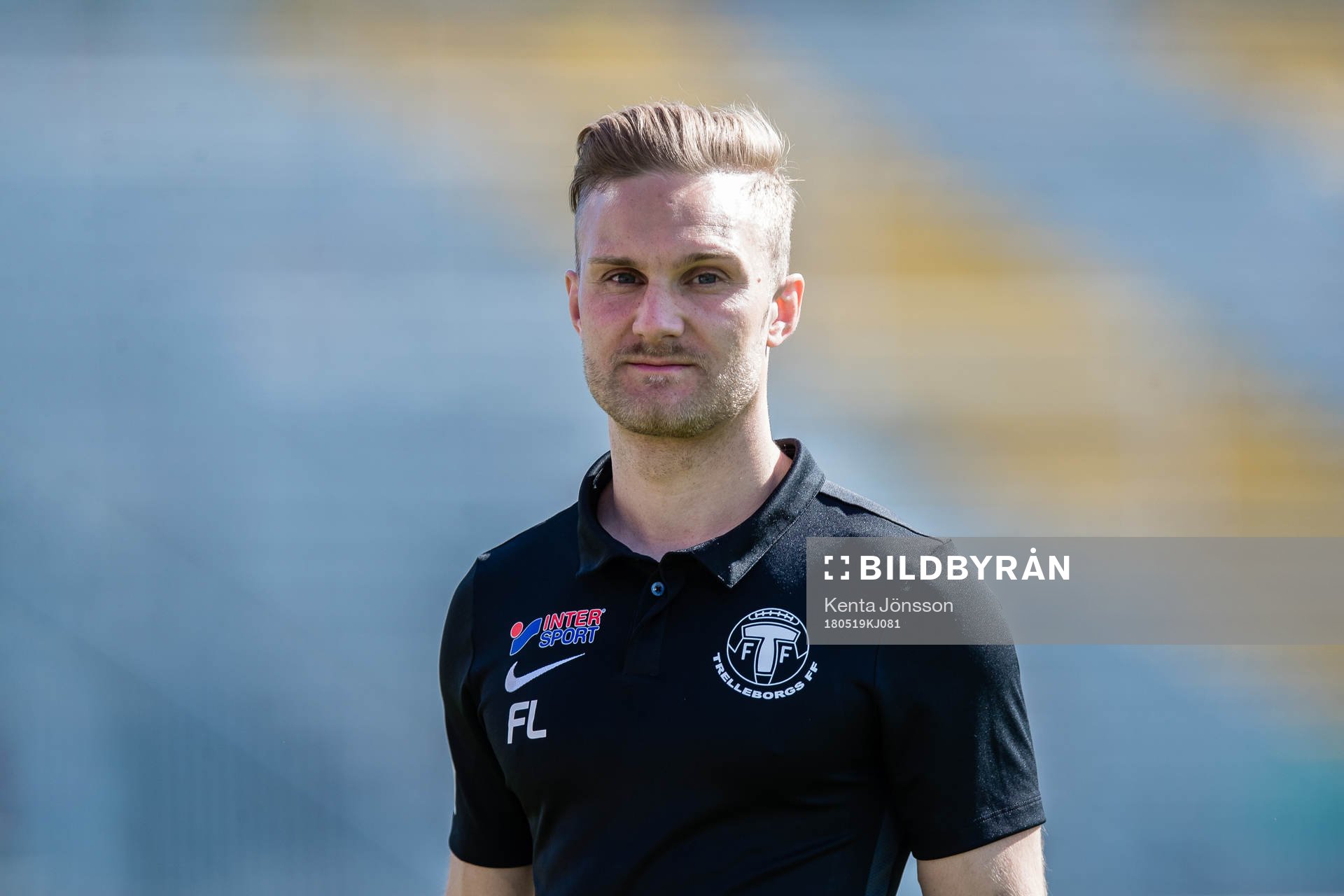 Trelleborgs läkare Filip Lundgård innan fotbollsmatchen i