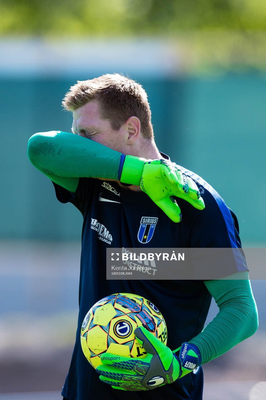 Sirius målvakt Joakim Wulff innan fotbollsmatchen i
