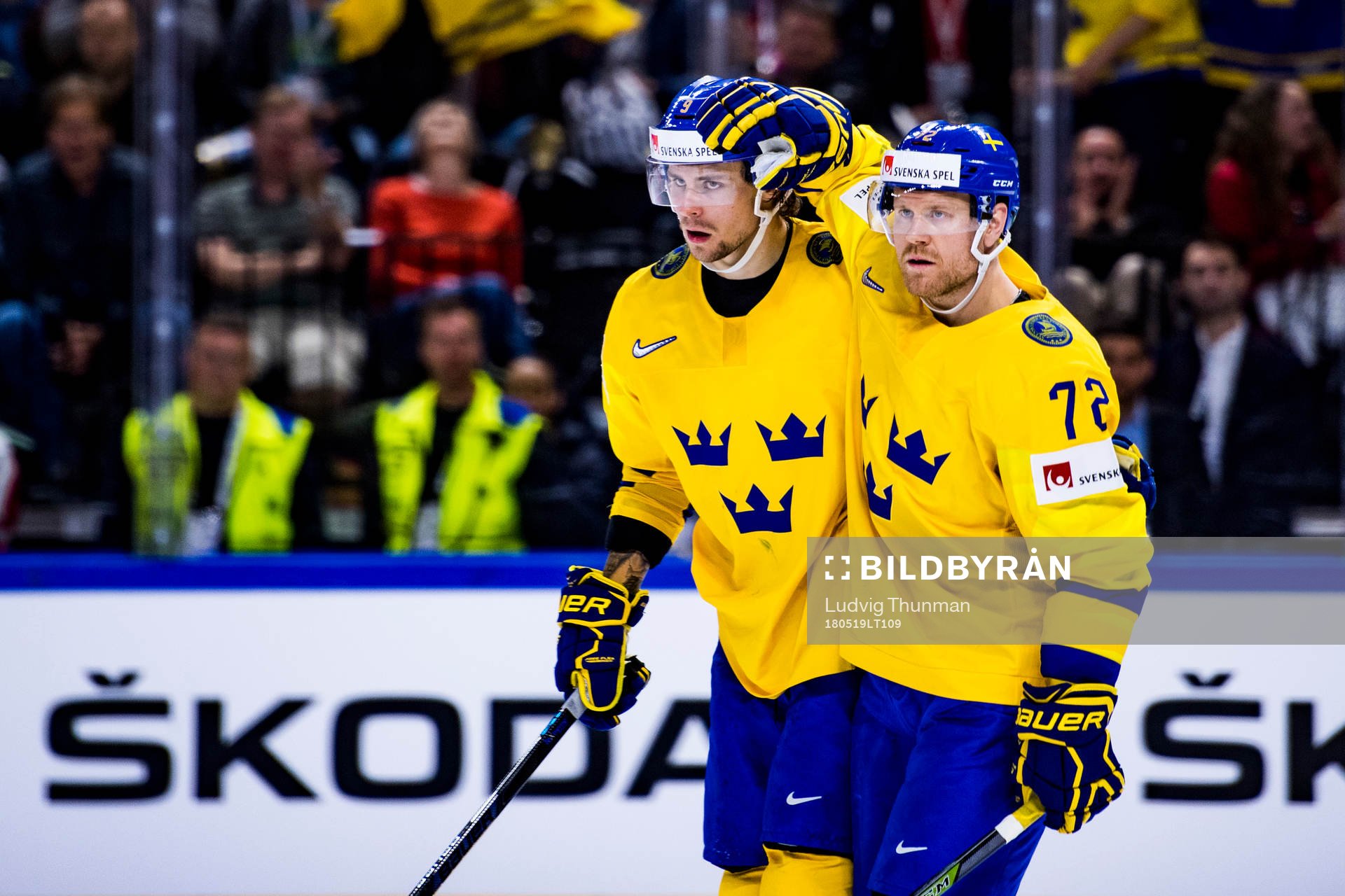 Sveriges Adrian Kempe kramas om av Patric Hörnqvist