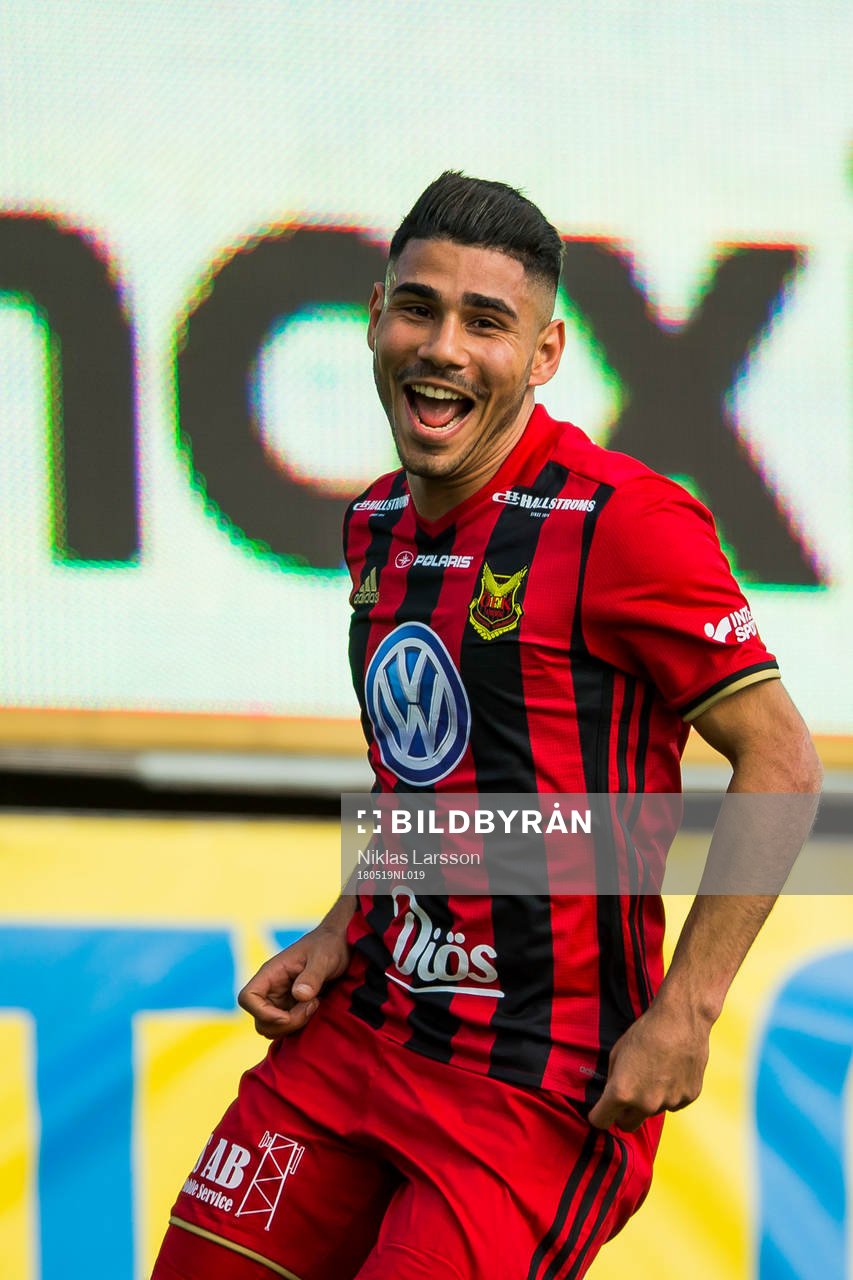 Östersunds Hosam Aiesh jublar 0-2 under fotbollsmatchen i Allsvenskan mellan GIF Sundsvall och Östersund den 19 maj 2018 i Sundsvall.