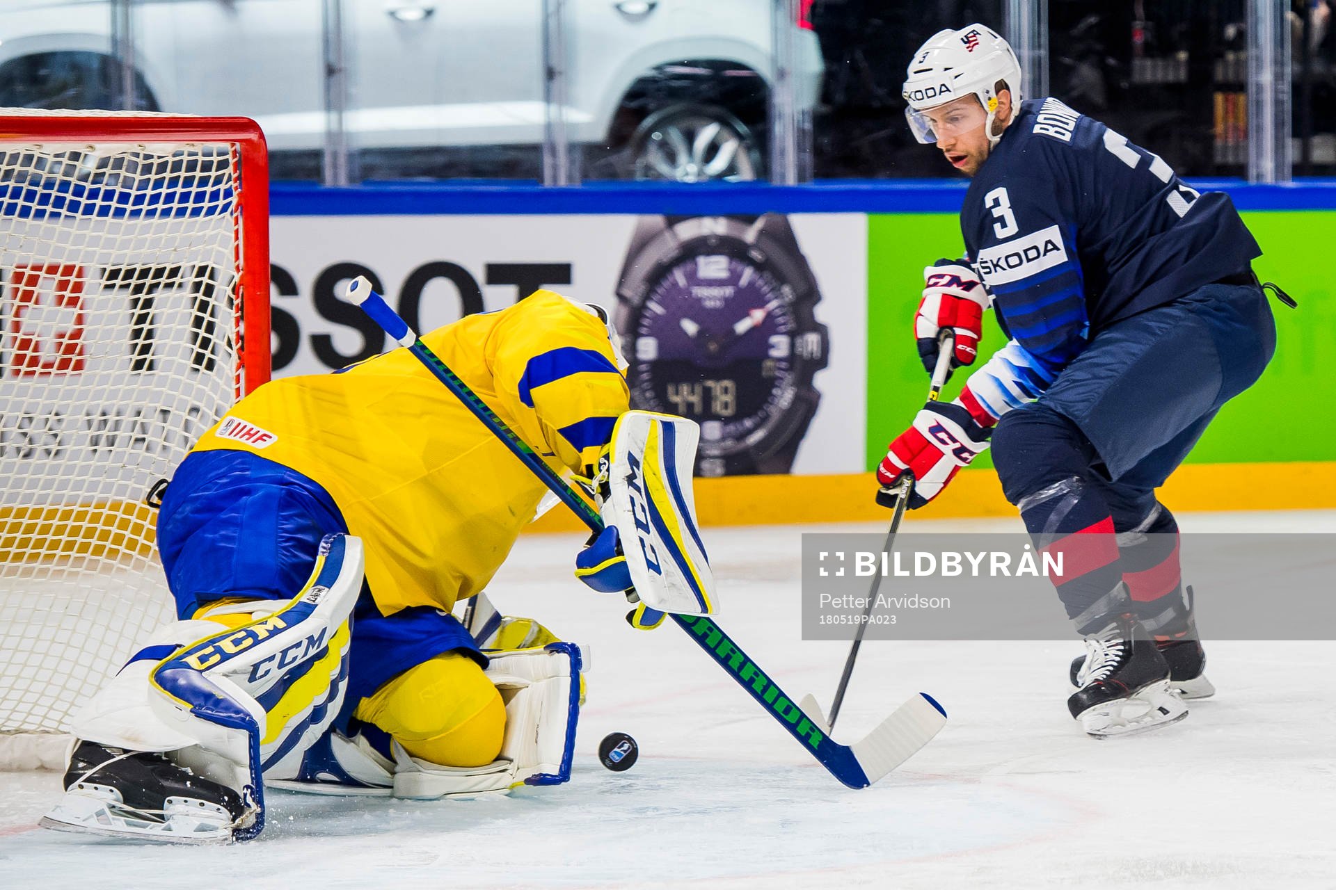 s Nick Bonino och Sveriges målvakt Anders Nilsson