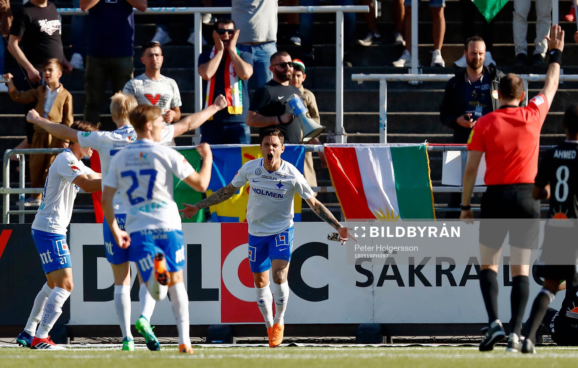 Norrköpings David Moberg Karlsson jublar men målet döms