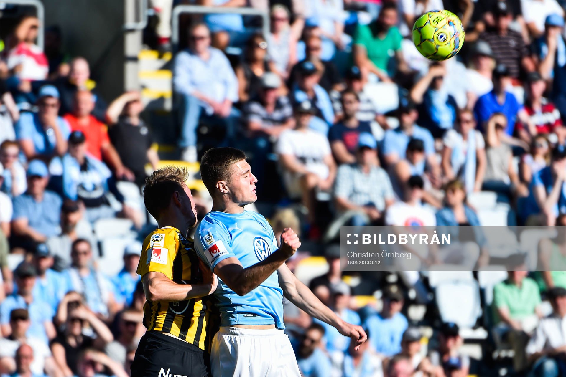 Häckens Joel Andersson och Malmö FFs Samuel Adrian i