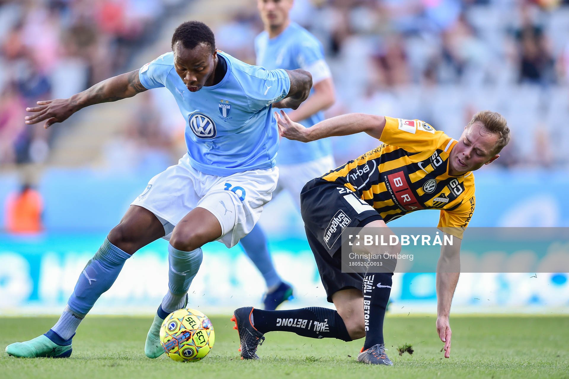 Malmö FFs Carlos Strandberg och Häckens Adam Andersson i