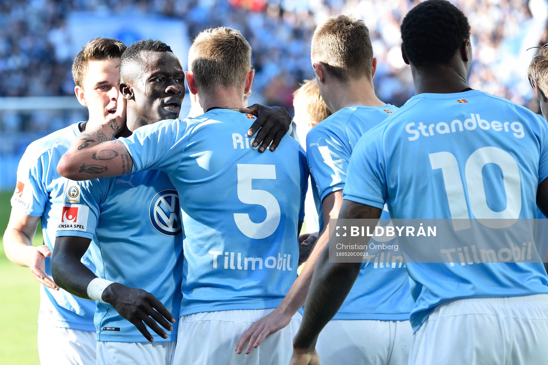 Malmö FFs Bonke Innocent kramar om Sören Rieks som jublar