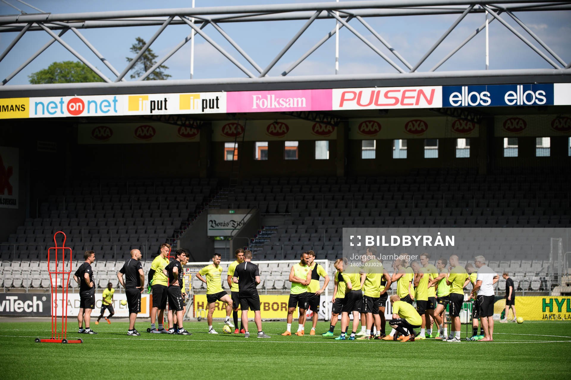 Elfsborgs spelare samlas för genomgång