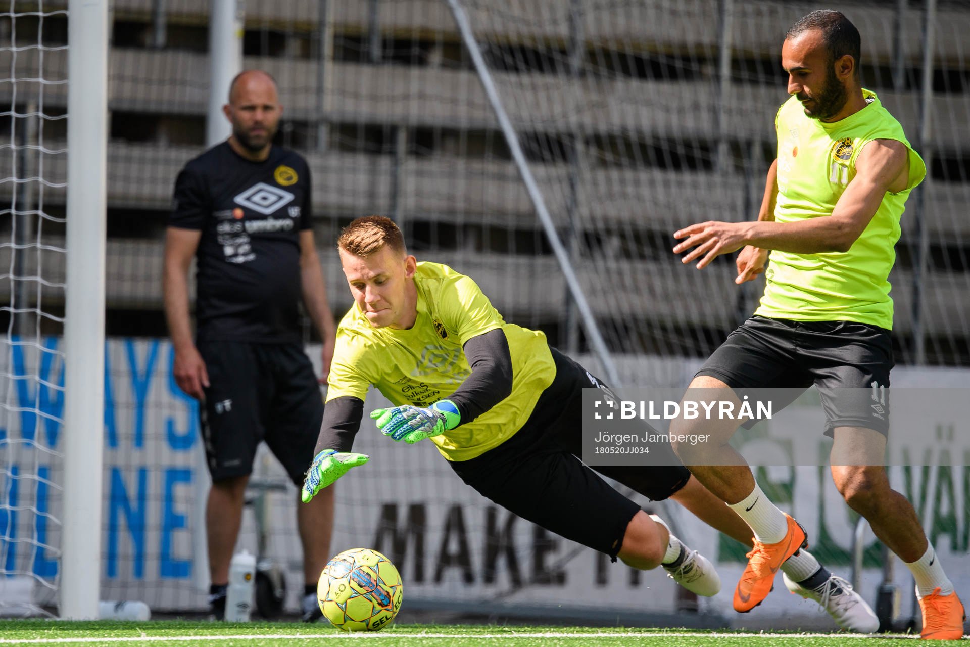 Elfsborgs målvakt David Olsson och Issam Jebali
