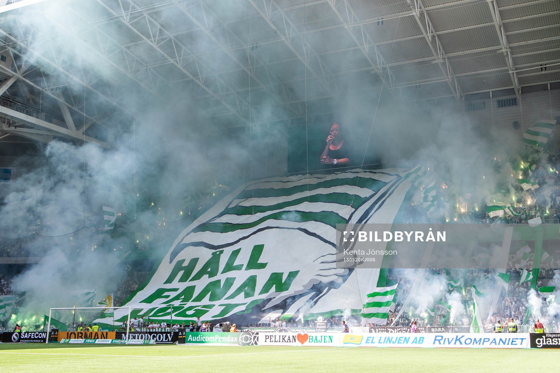 Hammarbys supportrar med ett tifo