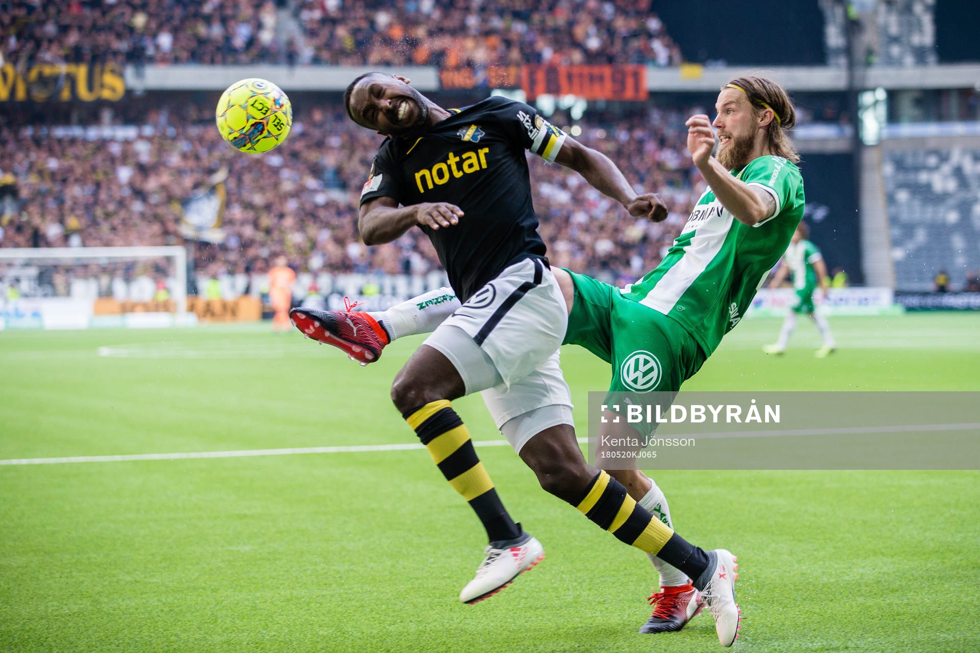 s Henok Goitom och Hammarbys Björn Paulsen