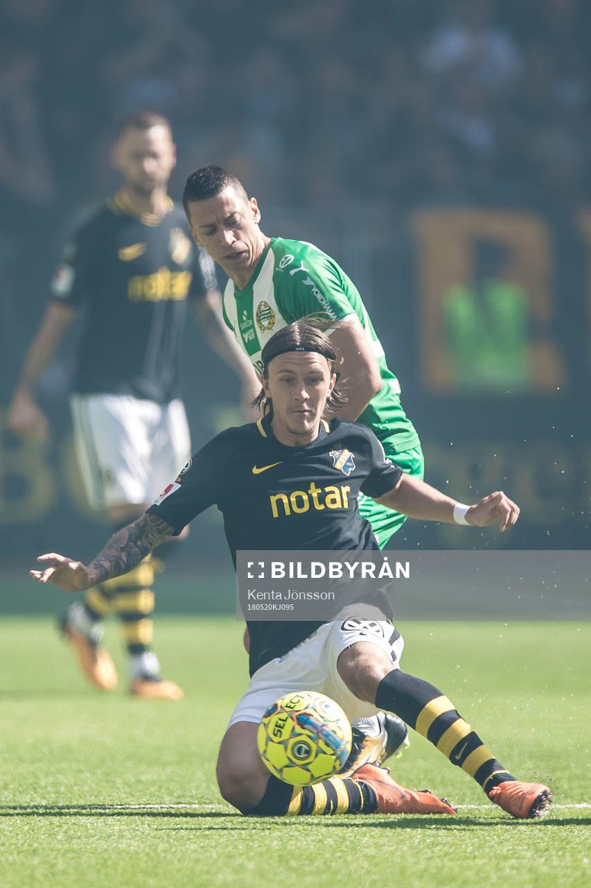 s Kristoffer Olsson och Hammarbys Nicola Djurdjic