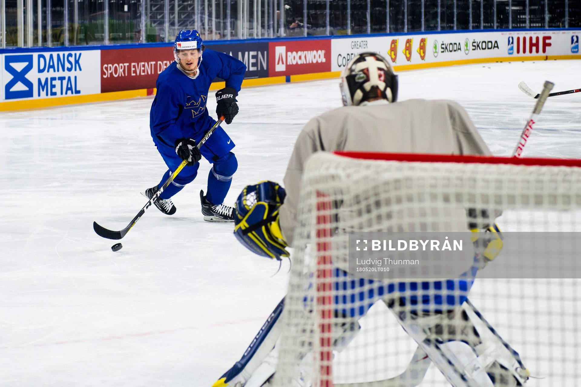 Sveriges målvakt Filip Gustavsson och Rickard Rakell
