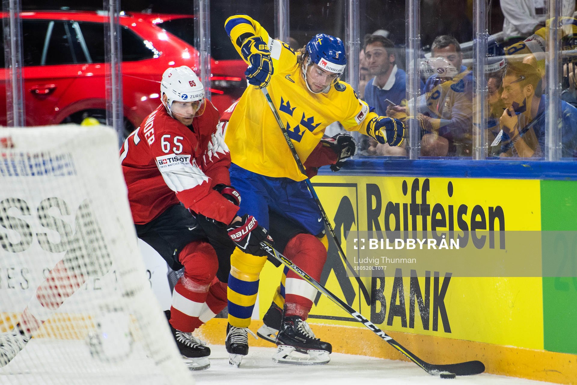 Schweiz Ramon Untersander och Sveriges Adrian Kempe i kamp