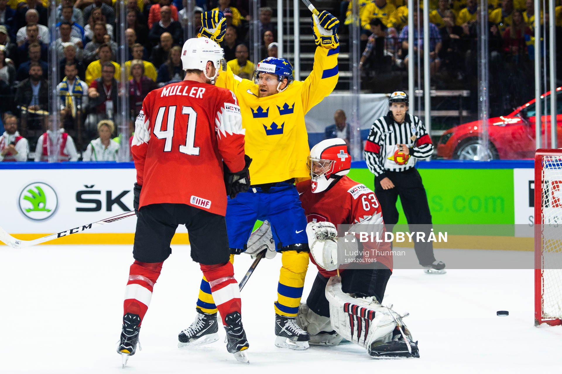 Sveriges Patric Hörnqvist jublar framför Schweiz Mirco