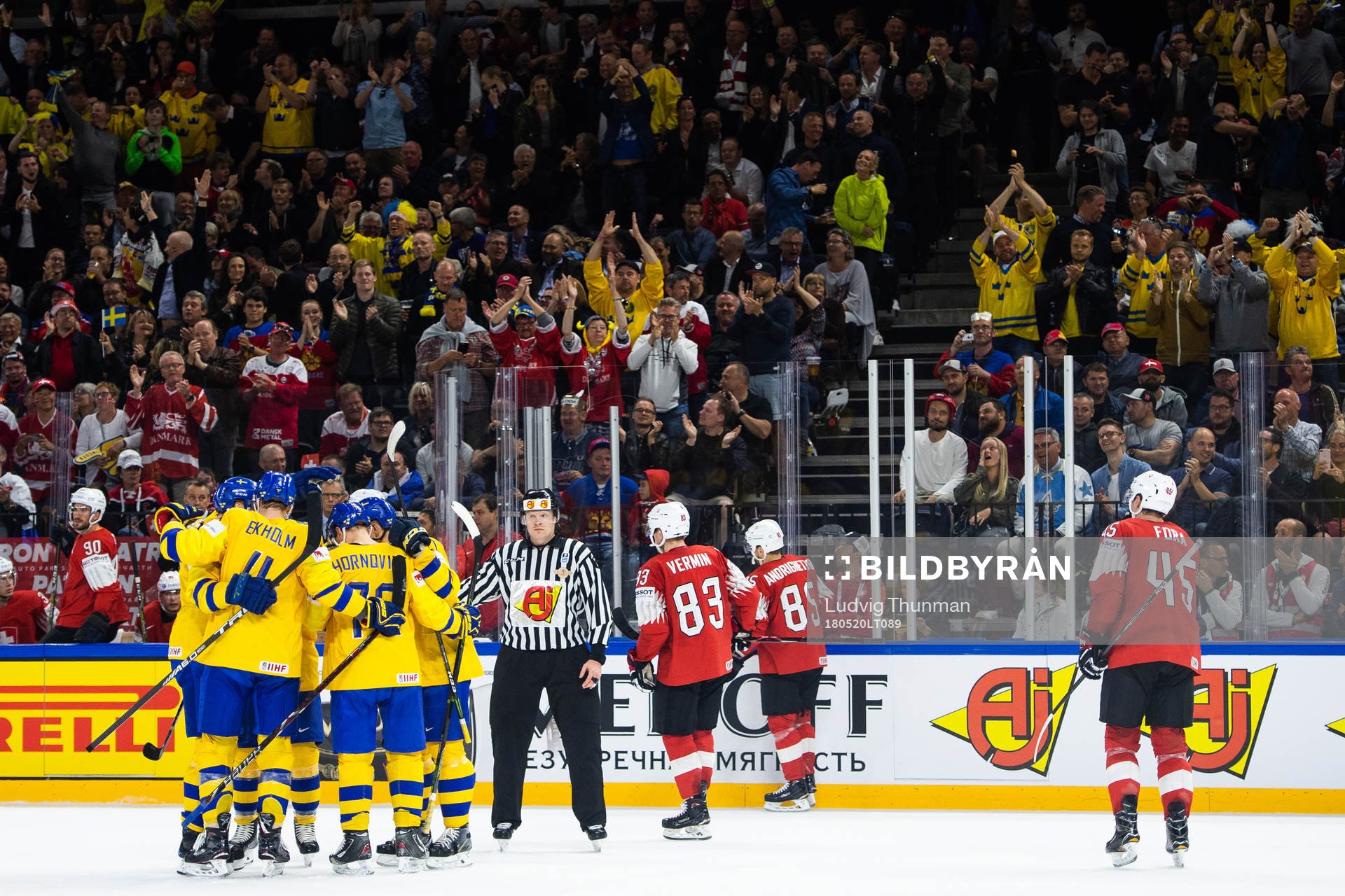 Sveriges Gustav Nyquist jublar med lagkamrater