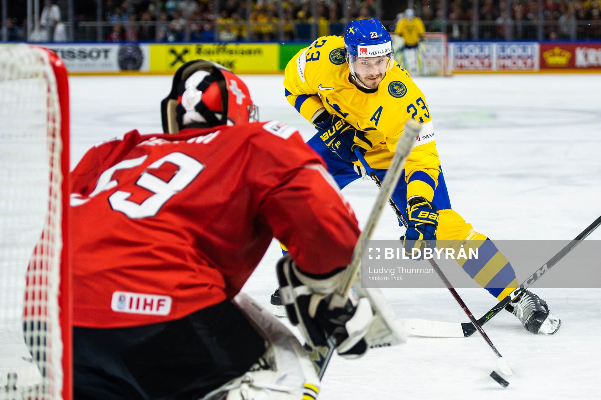 Sveriges Oliver Ekman Larsson oroar framför Schweiz