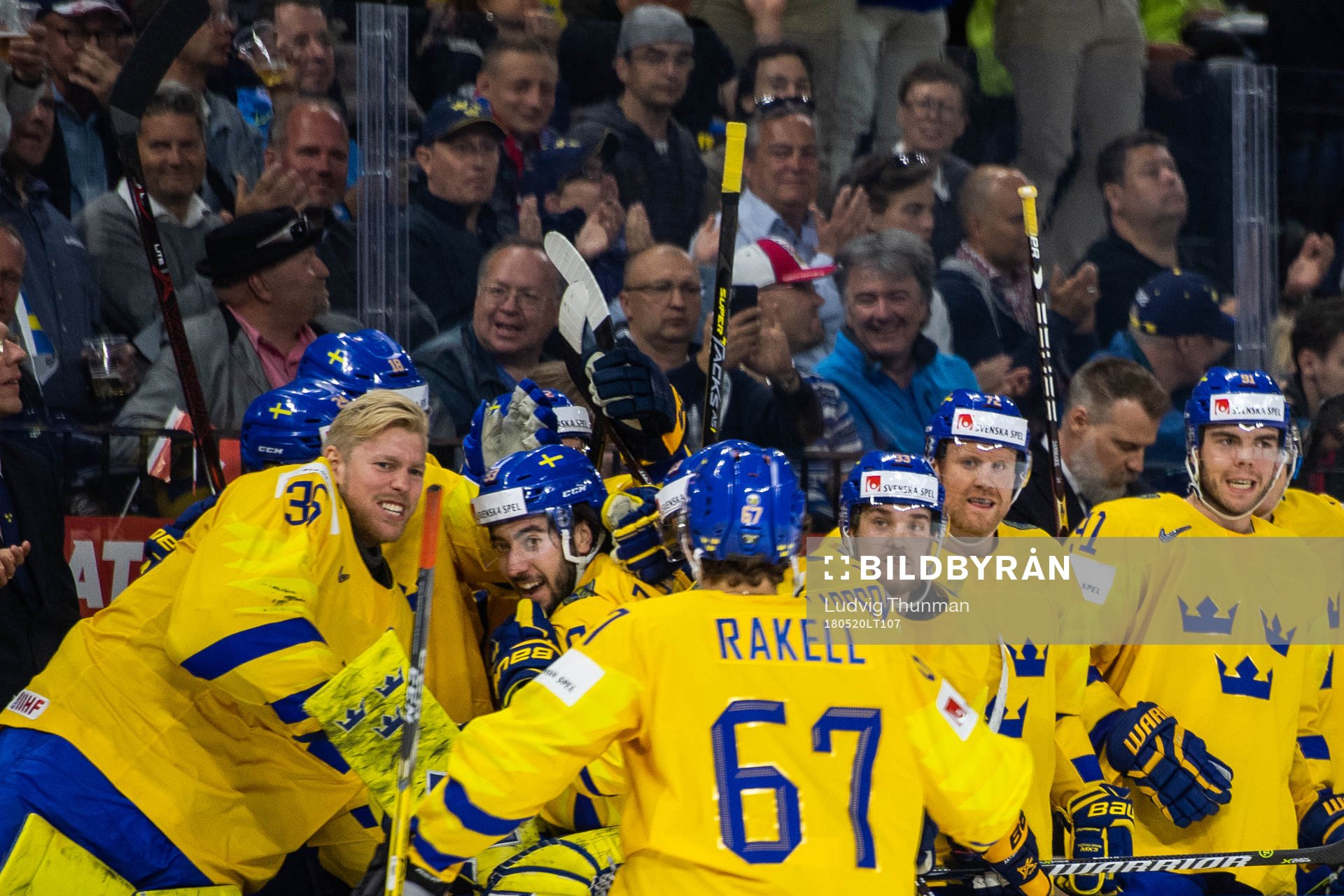 Sveriges Mika Zibanejad jublar med lagkamrater