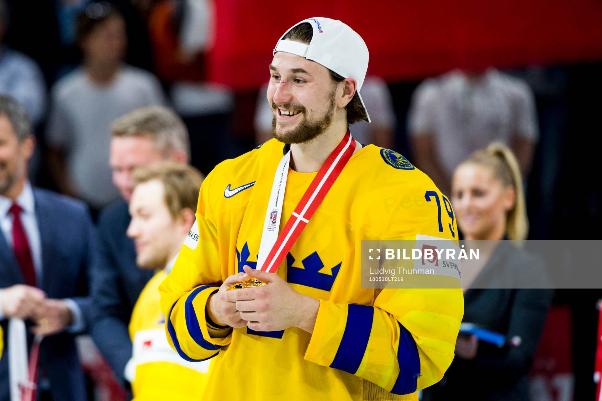 Sveriges Filip Forsberg jublar med sin guldmedalj
