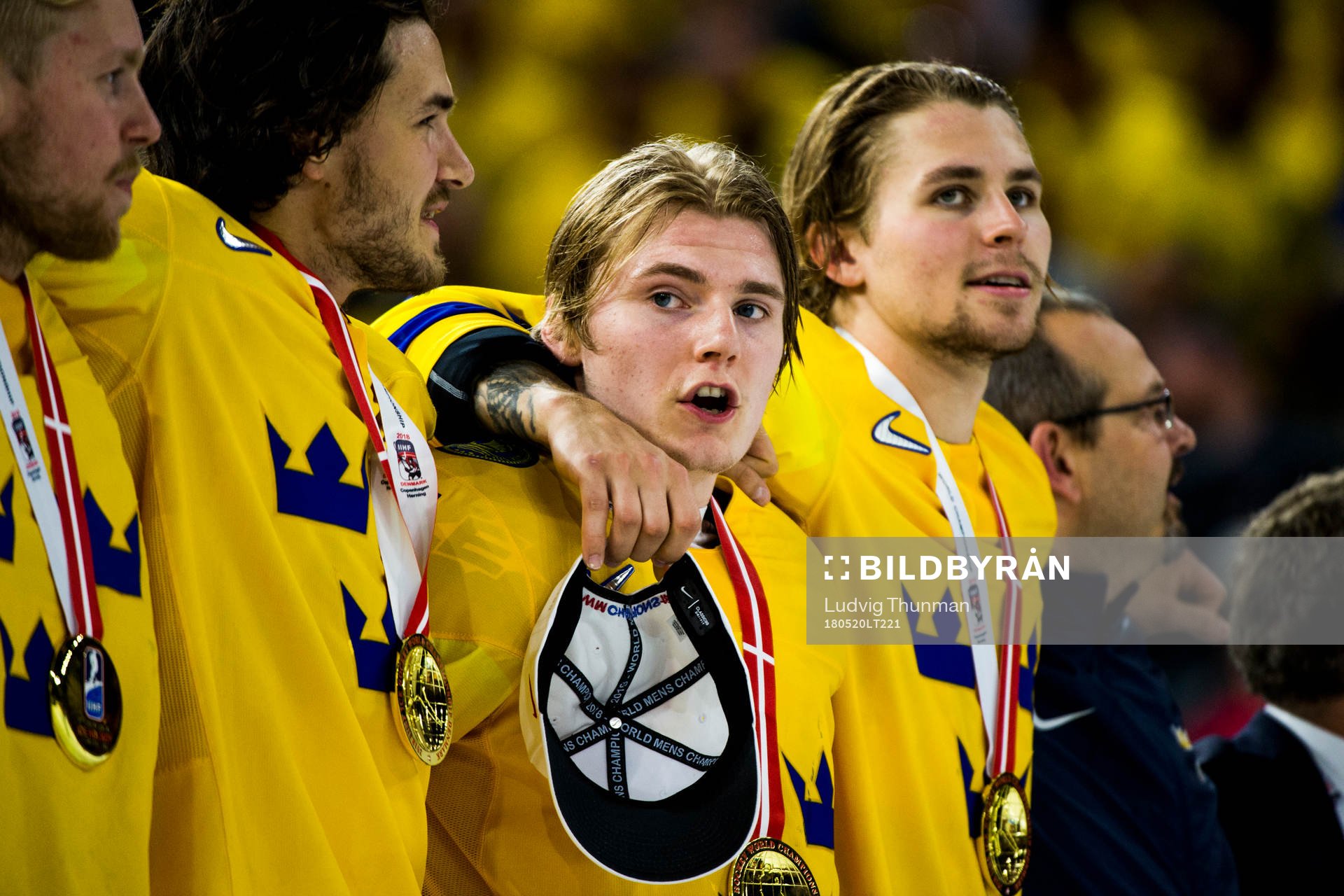 Sveriges Lias Andersson jublar med sin guldmedalj