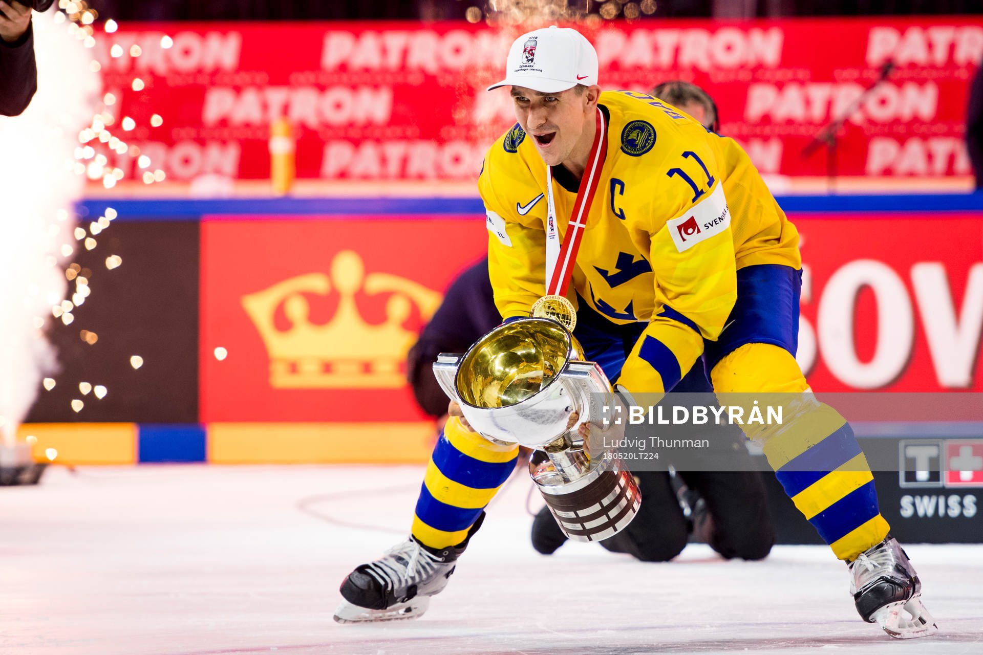 Sveriges Mikael Backlund jublar med sin guldmedalj