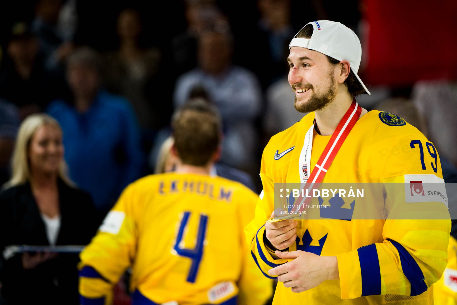Sveriges Filip Forsberg med sin guldmedalj