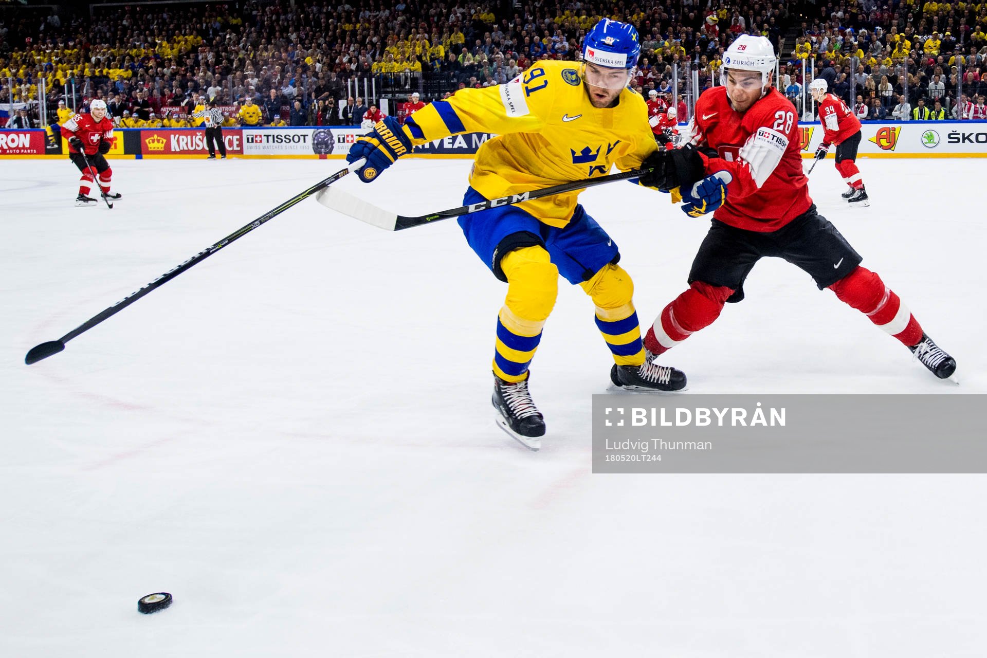 Sveriges Magnus Pääjärvi-Svensson och Schweiz Timo Meier