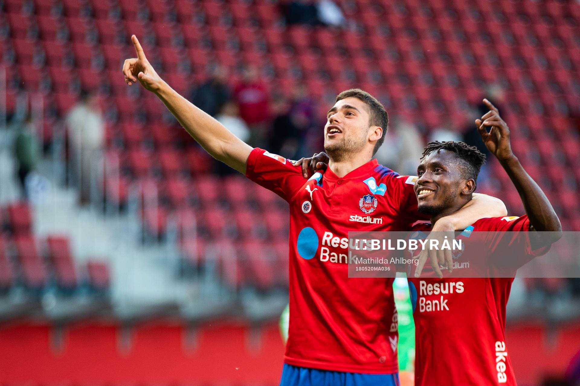 Helsingborgs Mattias Almeida Sundell och Mamudu Moro jublar
