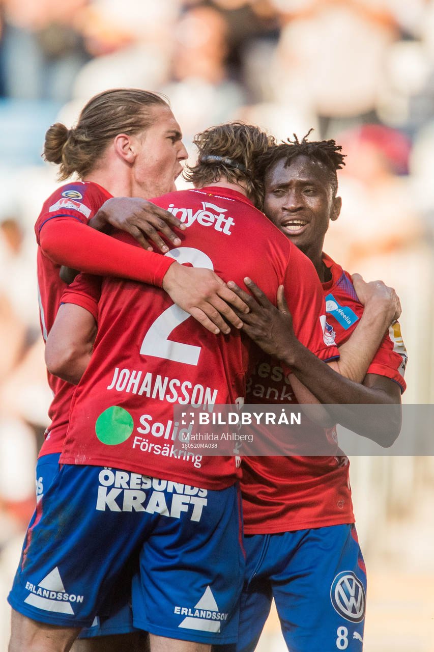 Helsingborgs Charlie Weberg och Mamudu Moro jublar