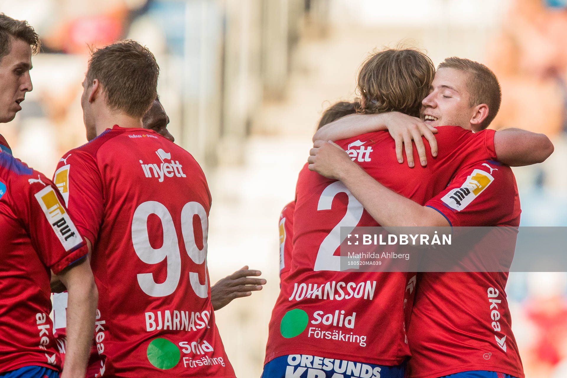Helsingborgs Darijan Bojanic och Carl Johansson jublar ihop efter 1-0 under fotbollsmatchen i Superettan mellan Helsingborg och Örgryte den 20 maj 2018 i Helsingborg.
