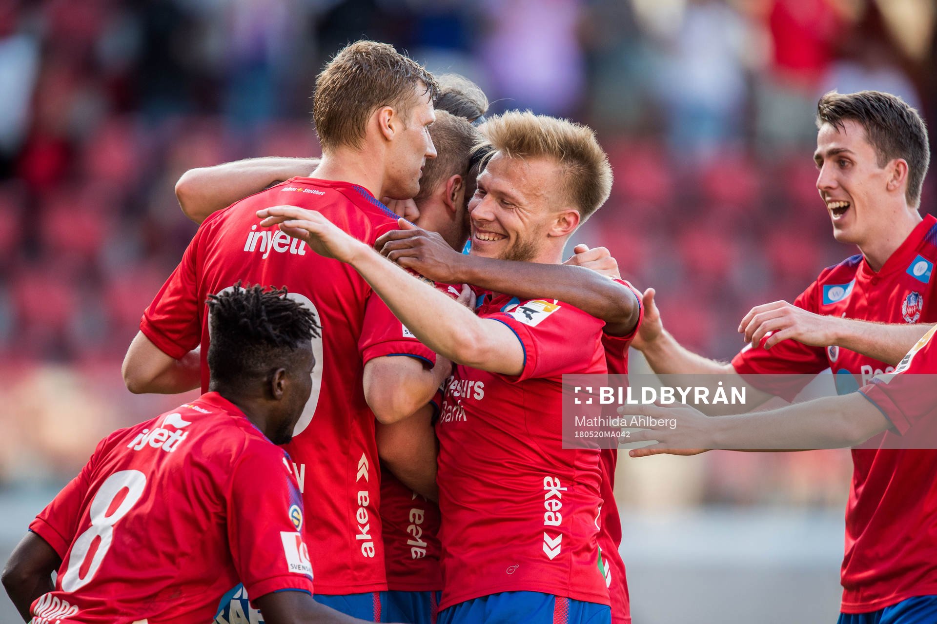 Helsingborgs Andreas Landgren jublar med lagkamrater efter 2-0 under fotbollsmatchen i Superettan mellan Helsingborg och Örgryte den 20 maj 2018 i Helsingborg.