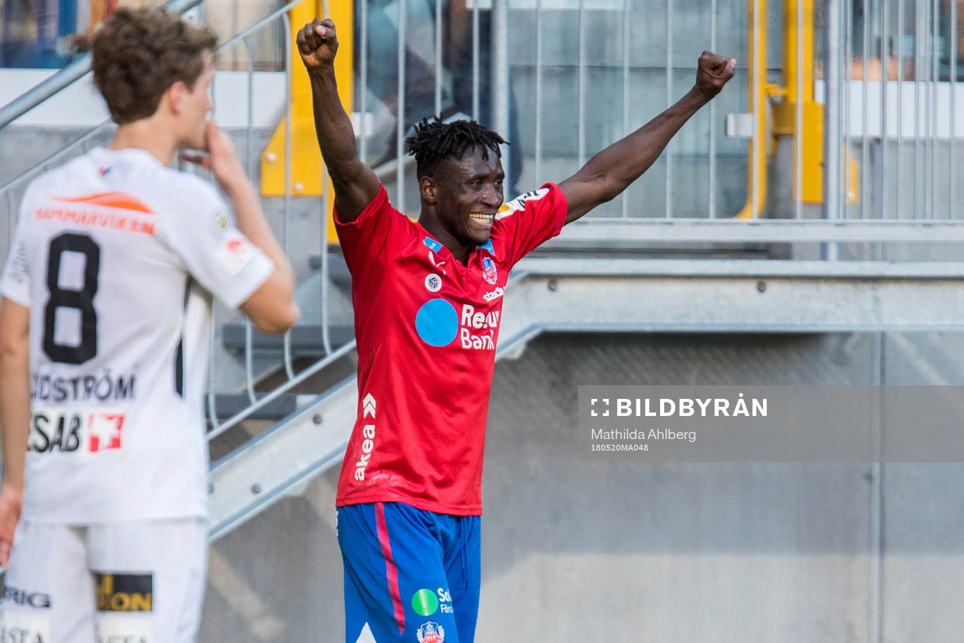 Helsingborgs Mamudu Moro jublar efter fotbollsmatchen i Superettan mellan Helsingborg och Örgryte den 20 maj 2018 i Helsingborg.