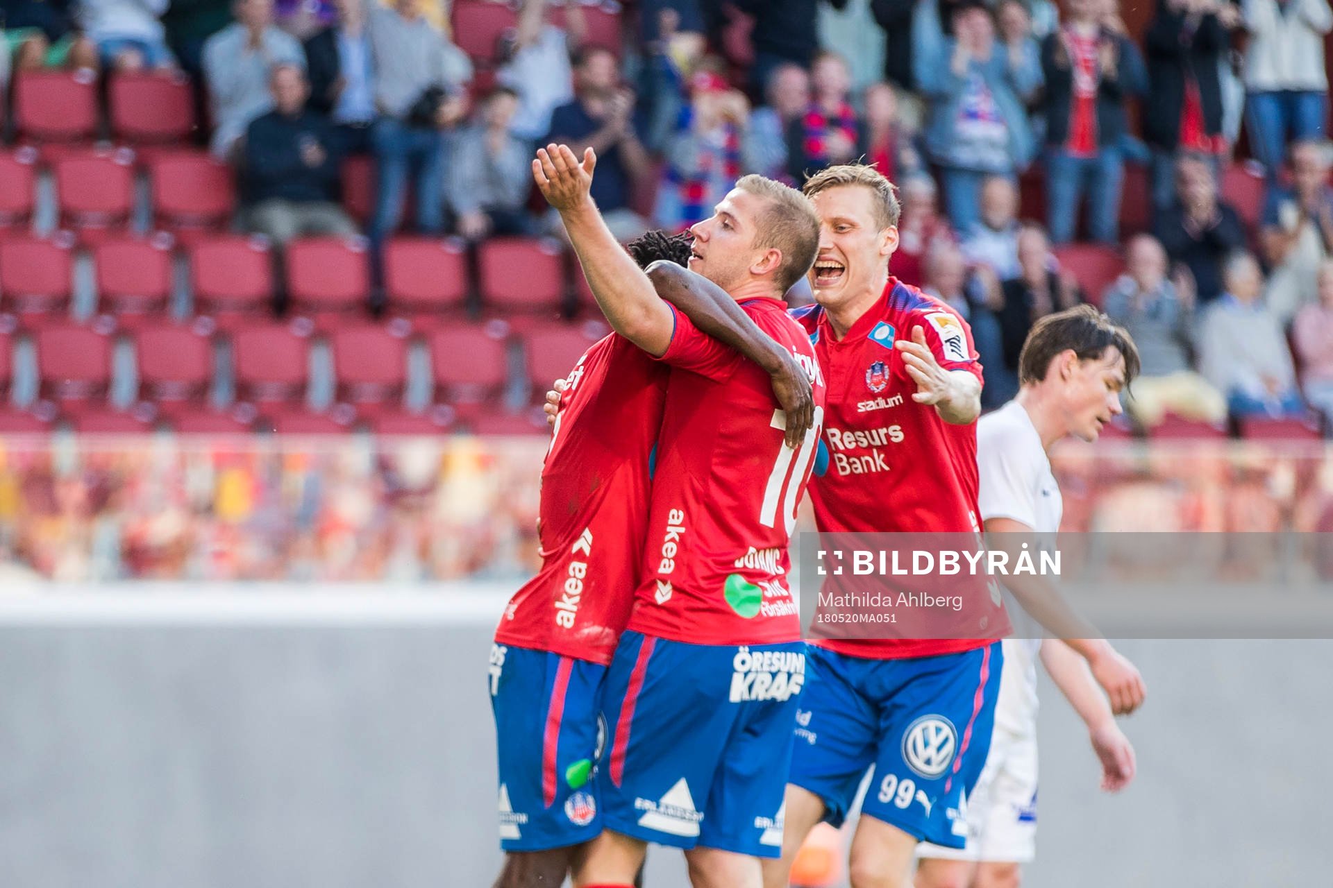 Helsingborgs Darijan Bojanic jublar med lagkamrater