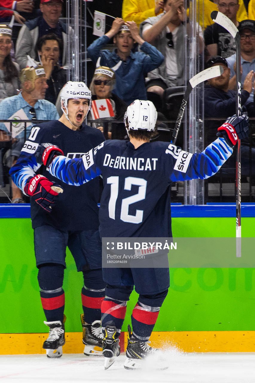 s Chris Kreider jublar med Alex DeBrincat