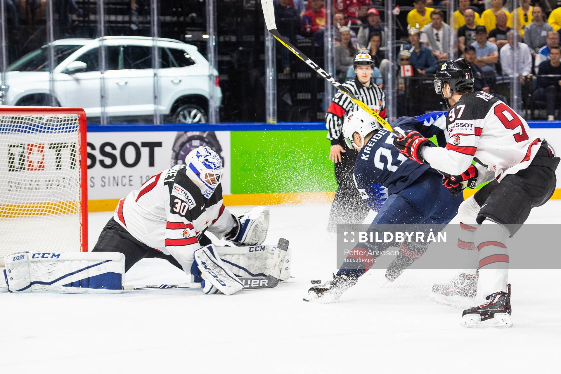 s Chris Kreider gör 1-0-målet bakom Kanadas målvakt