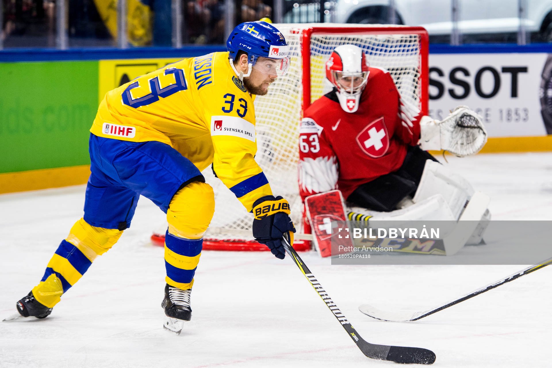 Sveriges Viktor Arvidsson oroar vid Schweiz målvakt
