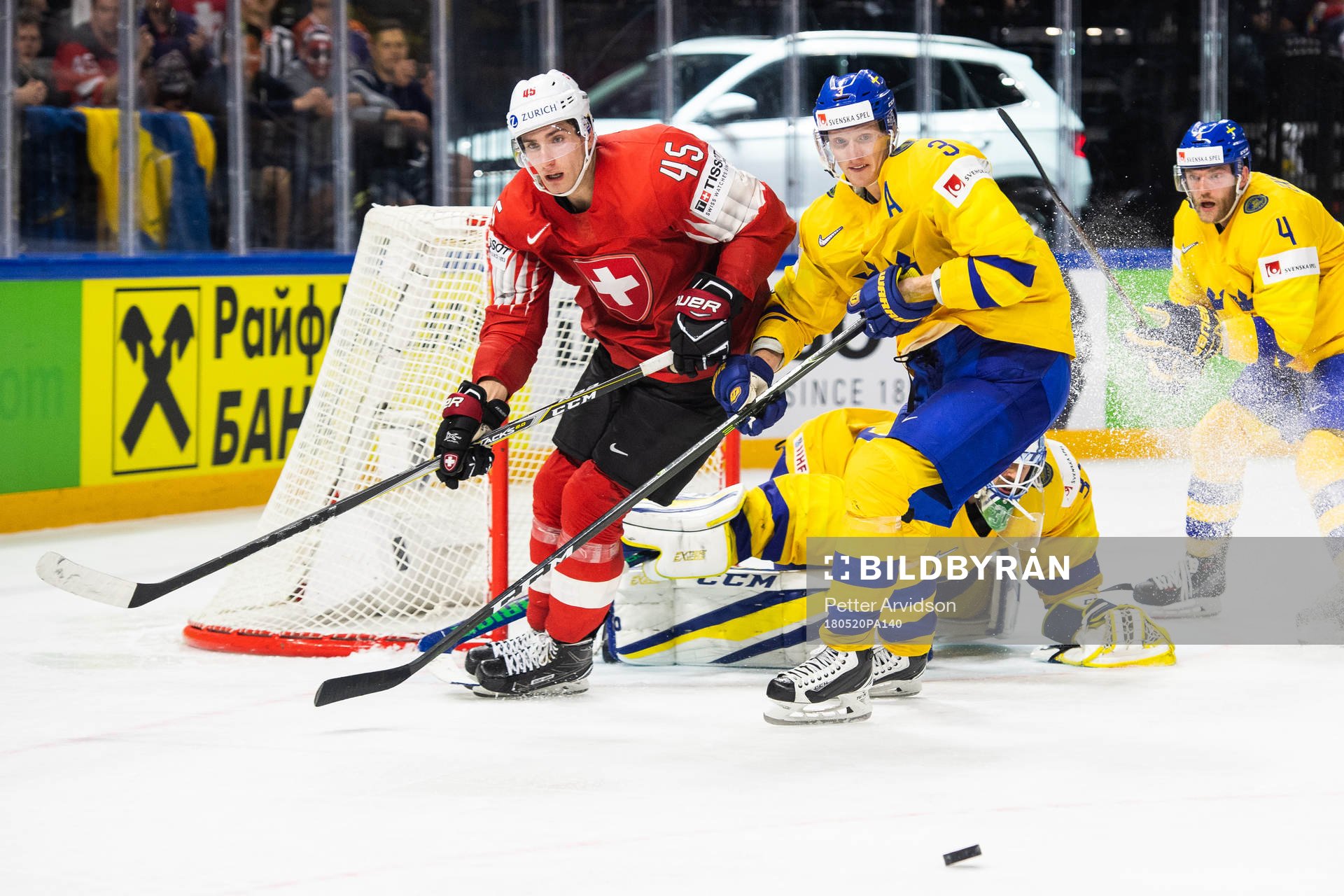 Schweiz Michael Fora och Sveriges John Klingberg