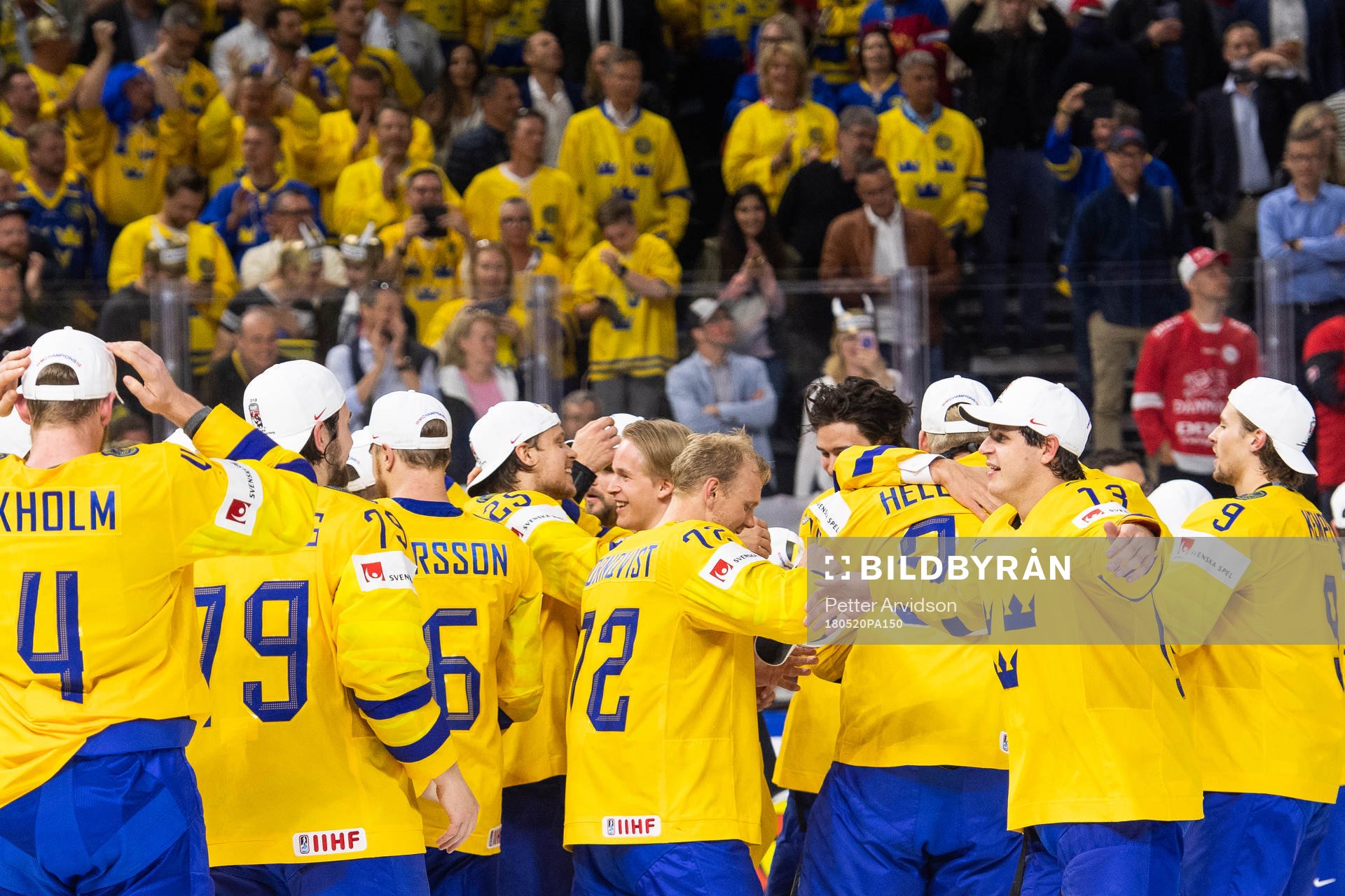 Sveriges spelare jublar
