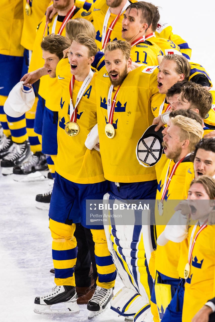 Sveriges John Klingberg och målvakt Anders Nilsson