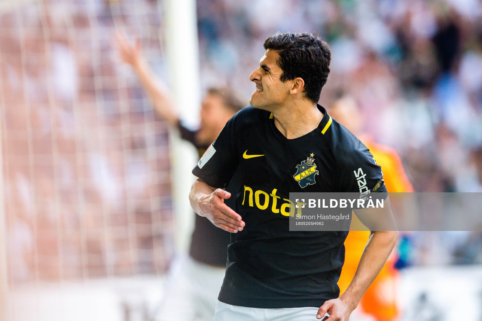 s Tarik Elyounoussi jublar
